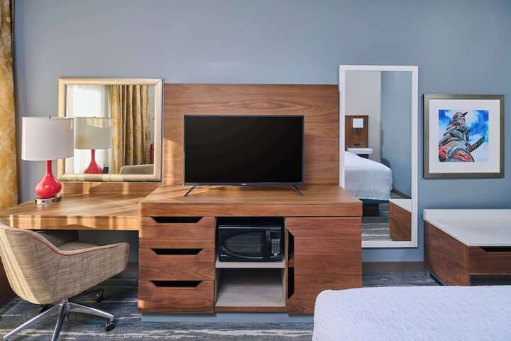 Room 6 of 17